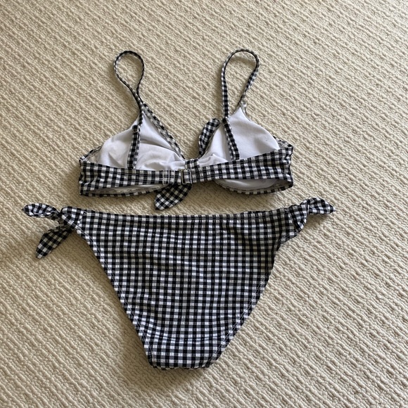 Xhilaration black and white bikini set - Picture 2 of 4